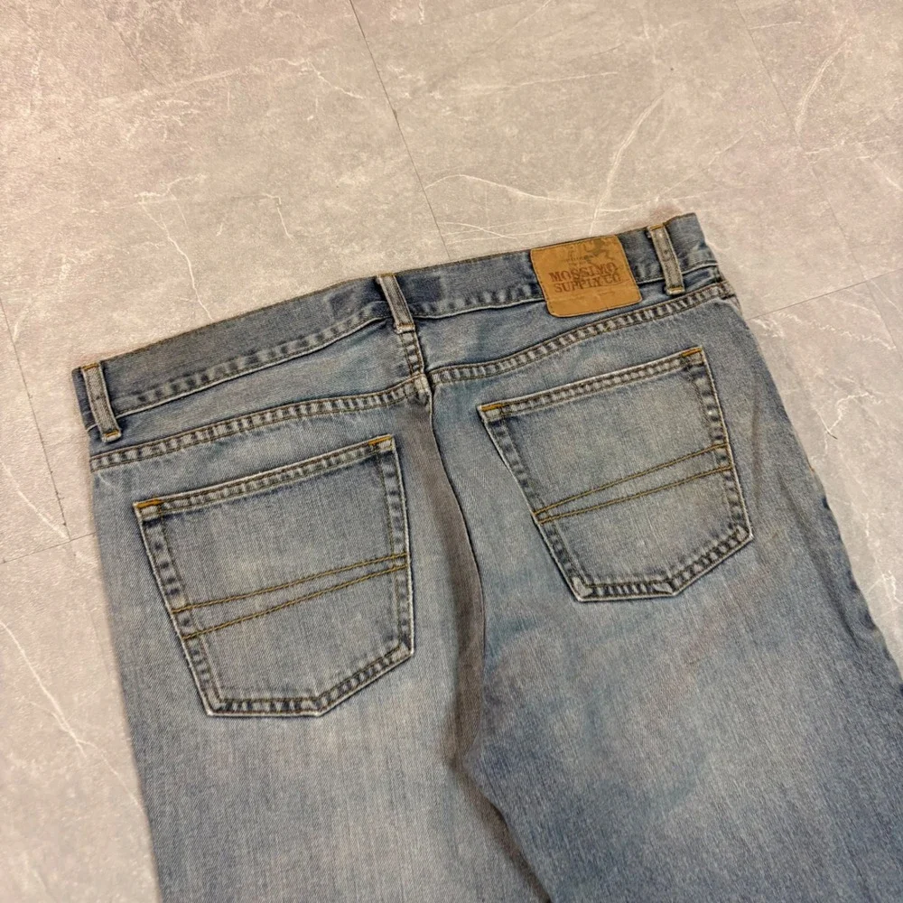 Mossimo Supply Co Mens Relaxed Fit Distressed Light Wash Blue Jeans 34x34 3485